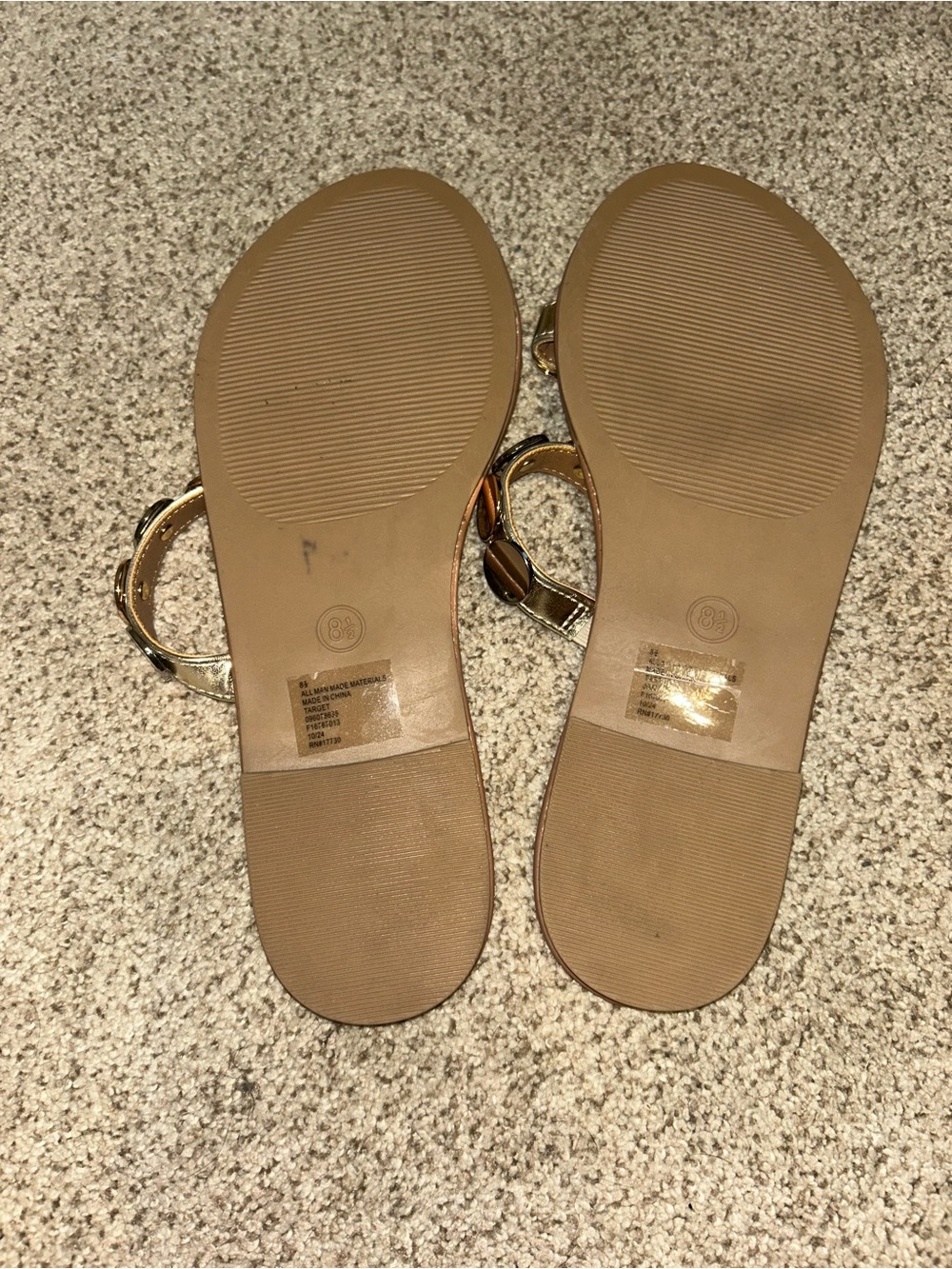 NEW Universal Thread Tan Sandal with Mixed Metallic Disc Accents Sz 8.5 - Picture 6 of 7